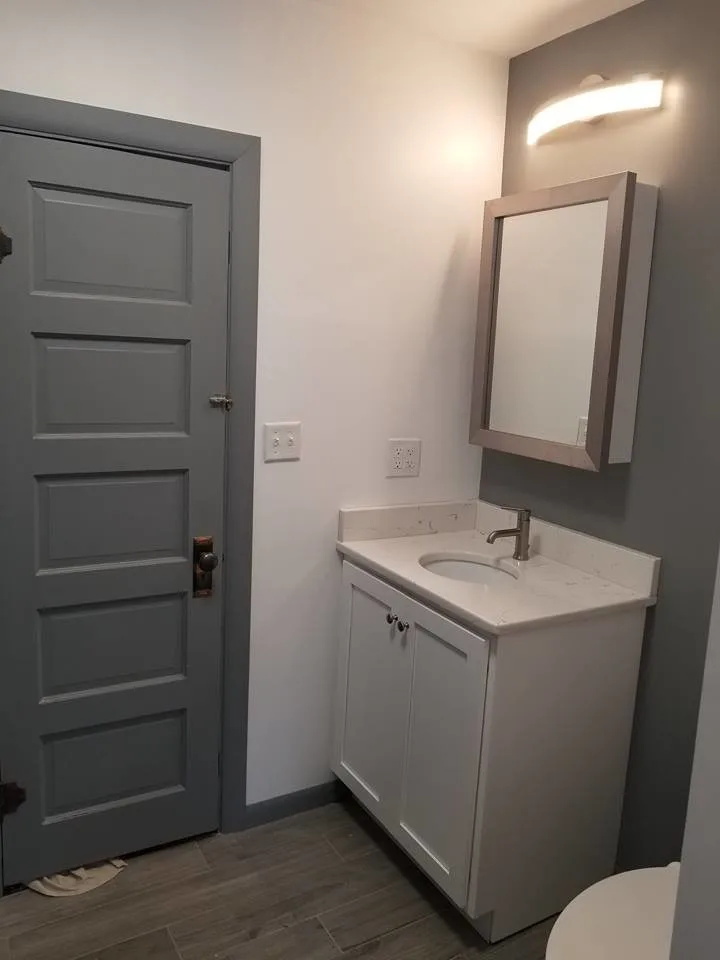 Restroom E by Crews Professional Building - Photo 2