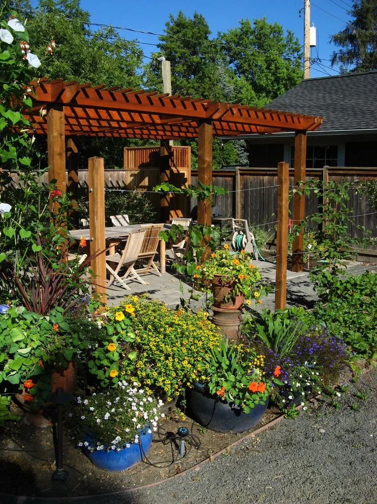 Home Garden Oasis by Stangeland And Associates - Photo 4