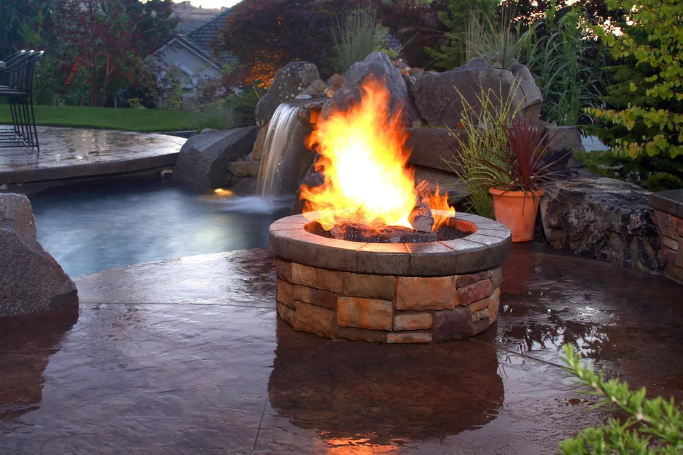 Comfortable Outdoor Patio by Coppercreek Landscaping - Photo 4