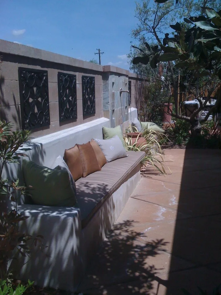 outdoor seating area by Broussard Associates Landscape Architects - Photo 3