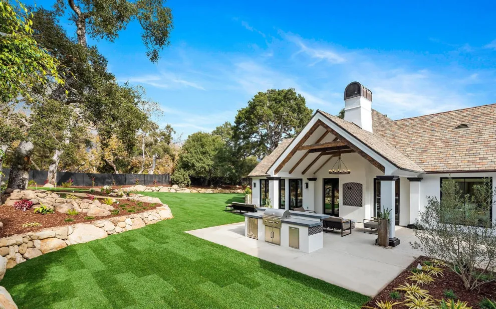 Contemporary California Estate Garden by Loom + Leaf Outdoor - Photo 17