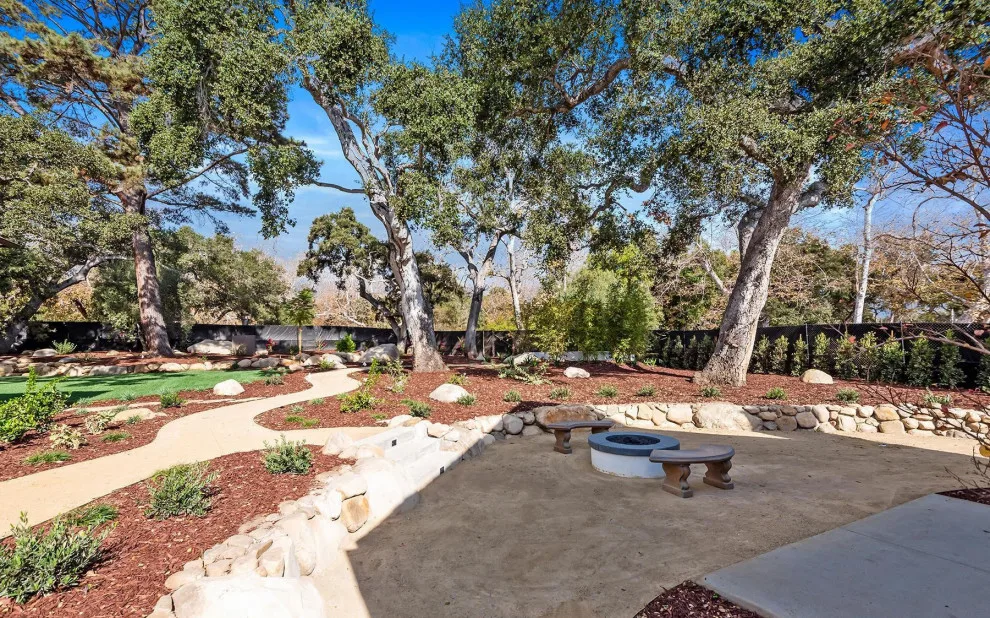 Contemporary California Estate Garden by Loom + Leaf Outdoor - Photo 8