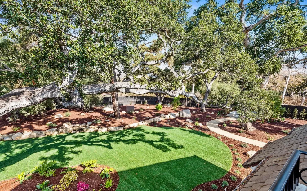 Contemporary California Estate Garden by Loom + Leaf Outdoor - Photo 11