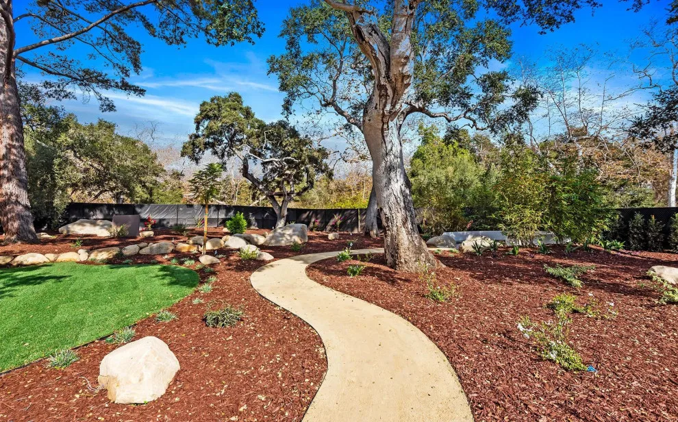Contemporary California Estate Garden by Loom + Leaf Outdoor - Photo 23