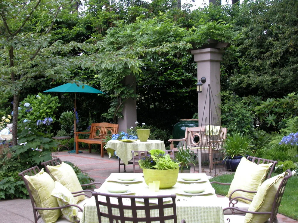 Crimson and Emerald - A Home by Stangeland And Associates - Photo 2