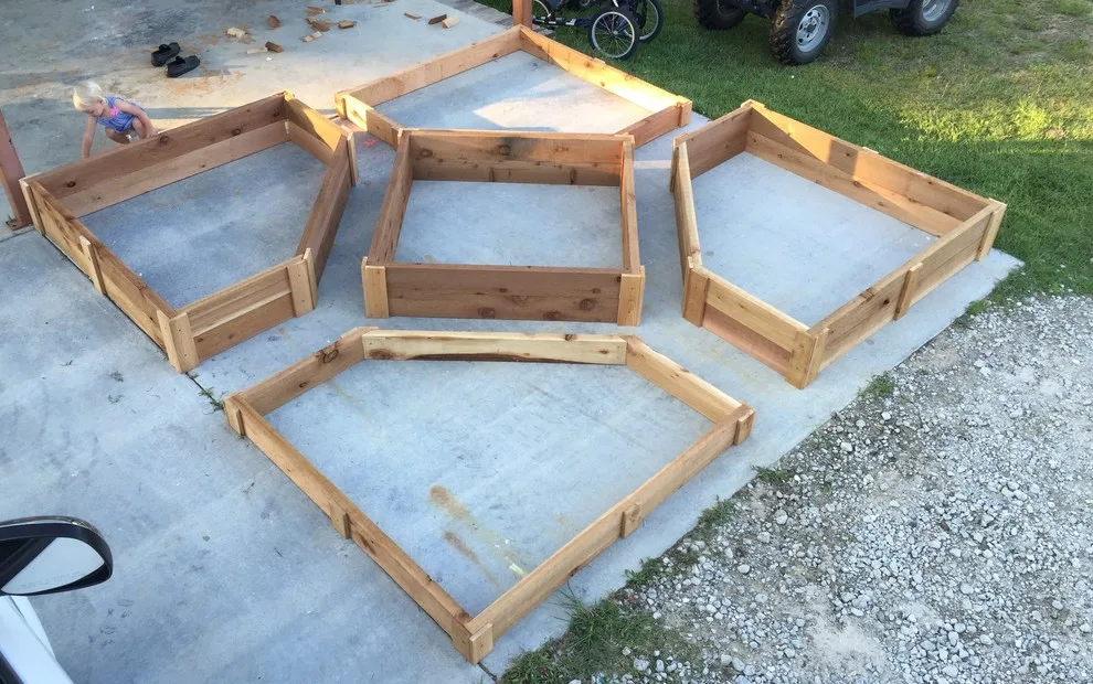 Custom Garden Company - Photo 9