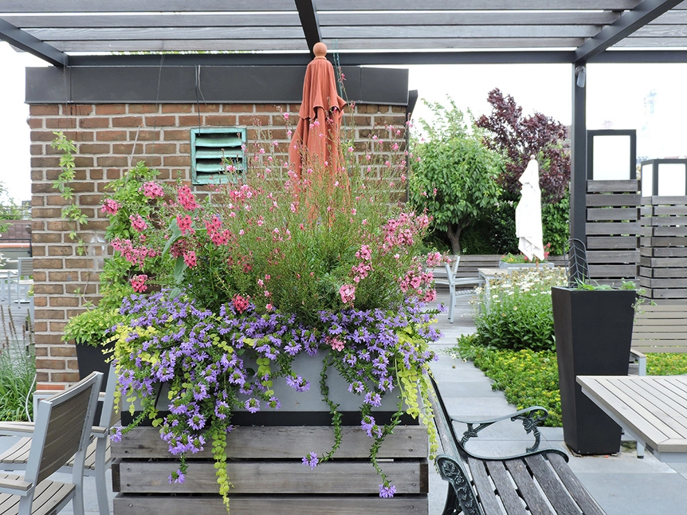 West Village Co-Op by Christian Duvernois Landscape/Studio - Photo 10