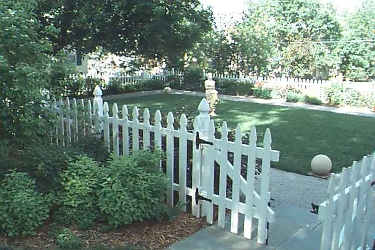 Elegant Garden by English Landscape LLC - Photo 2