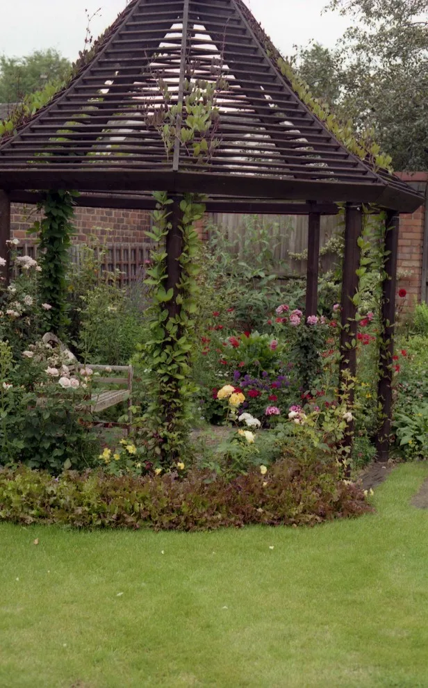 Garden Enthusiasts' Haven by English Landscape LLC - Photo 6