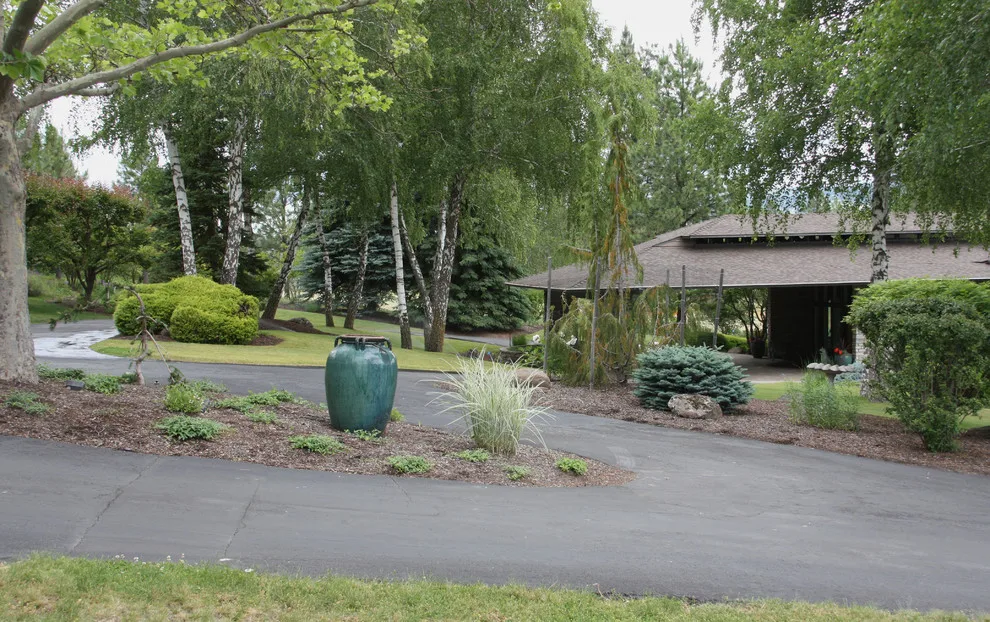 Contemporary Hangman Valley by Pacific Garden Design - Photo 2