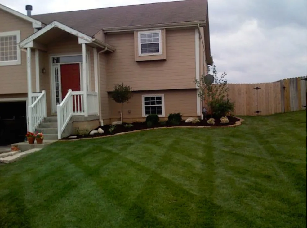 E Z Lawn And Landscape, LLC - Photo 11