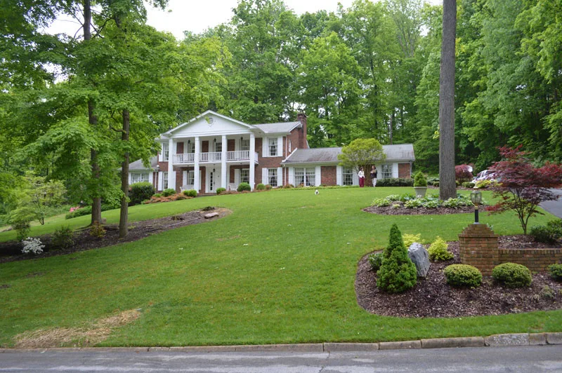 Front Yard with Landscaping by Promier Landscapes - Photo 10