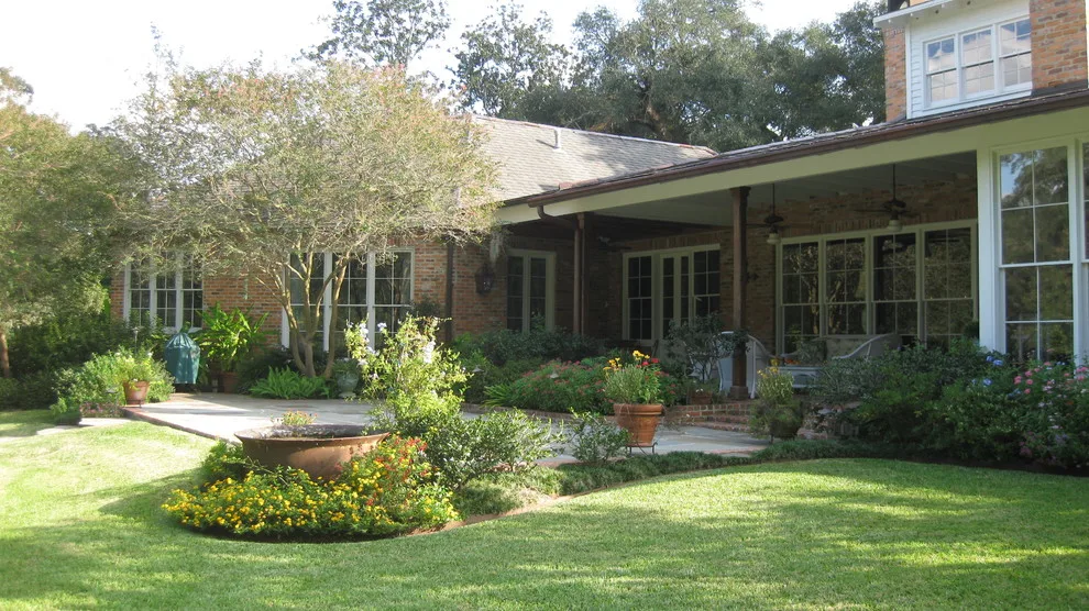 New Iberia Classic Southern Pool and Landscape by Viator & Associates Inc - Photo 6
