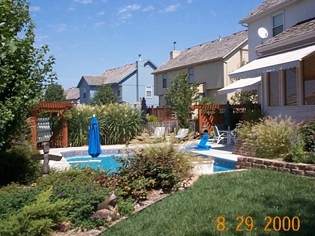 Overland Park Swimming Pool by Creative Outdoor Spaces - Photo 3