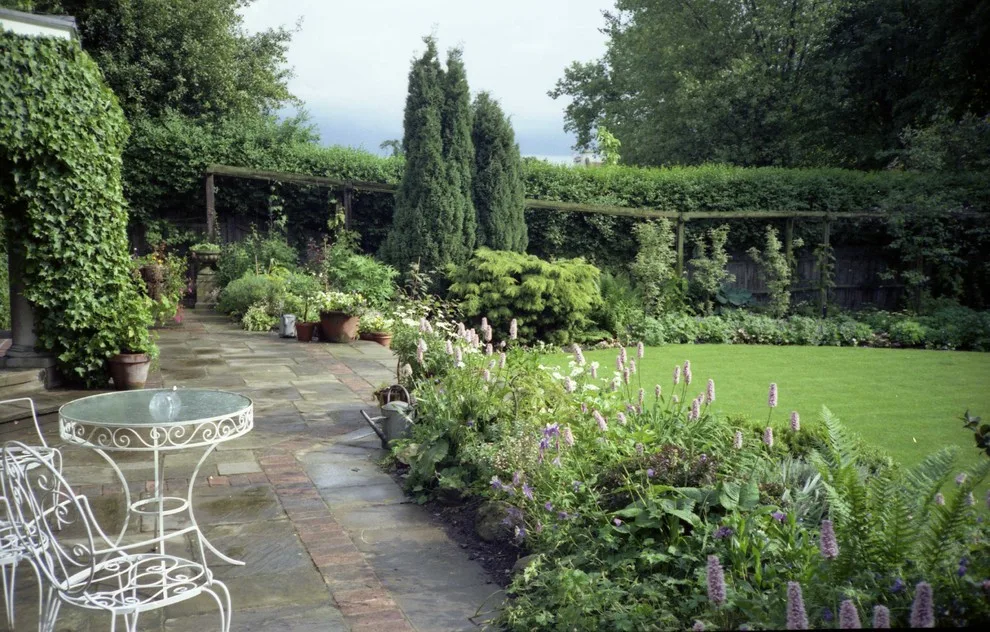 A renovated garden by English Landscape LLC - Photo 9