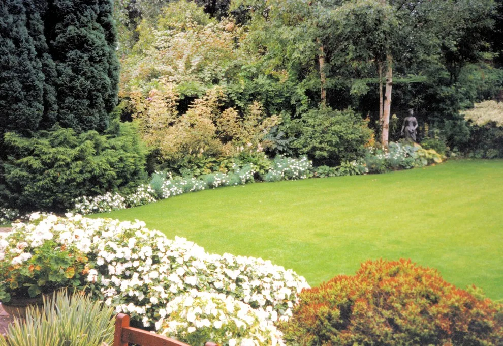 A renovated garden by English Landscape LLC - Photo 4