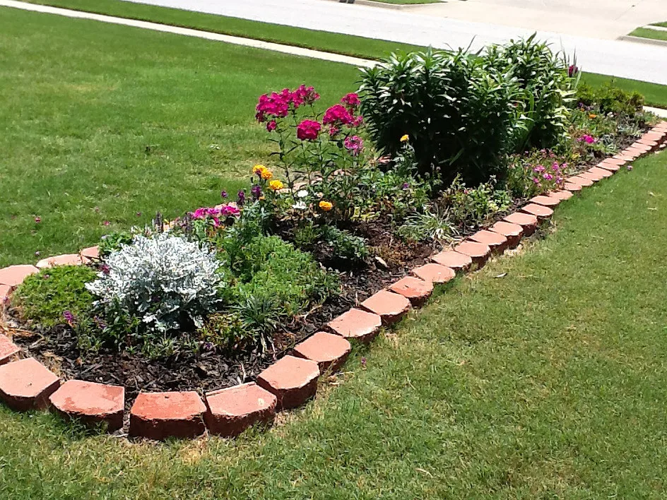 White Landscape Design - Photo 3