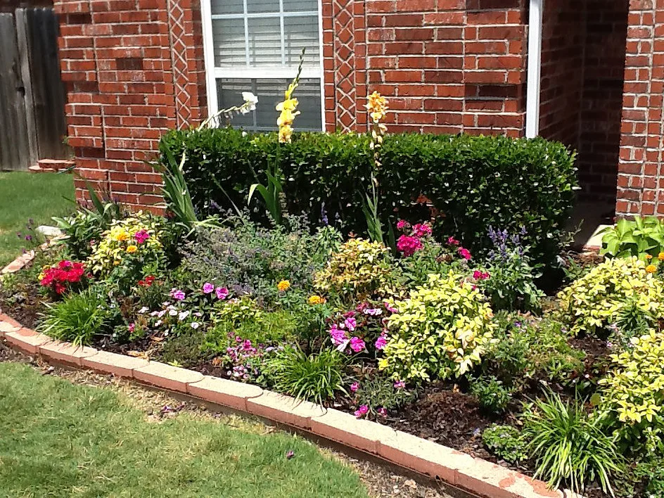 White Landscape Design - Photo 5