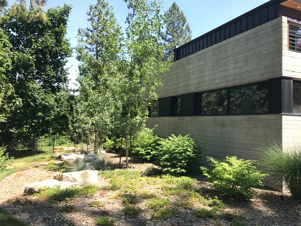 Contemporary South Hill by PLACE Landscape Architecture - Photo 2