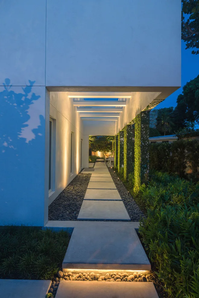 Tropical Simplicity by Craig Reynolds Landscape Architecture - Photo 16