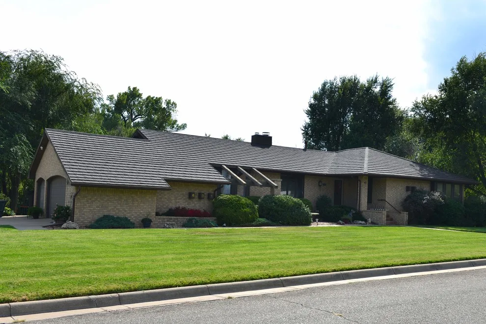 A-r Roofing LLC - Photo 2