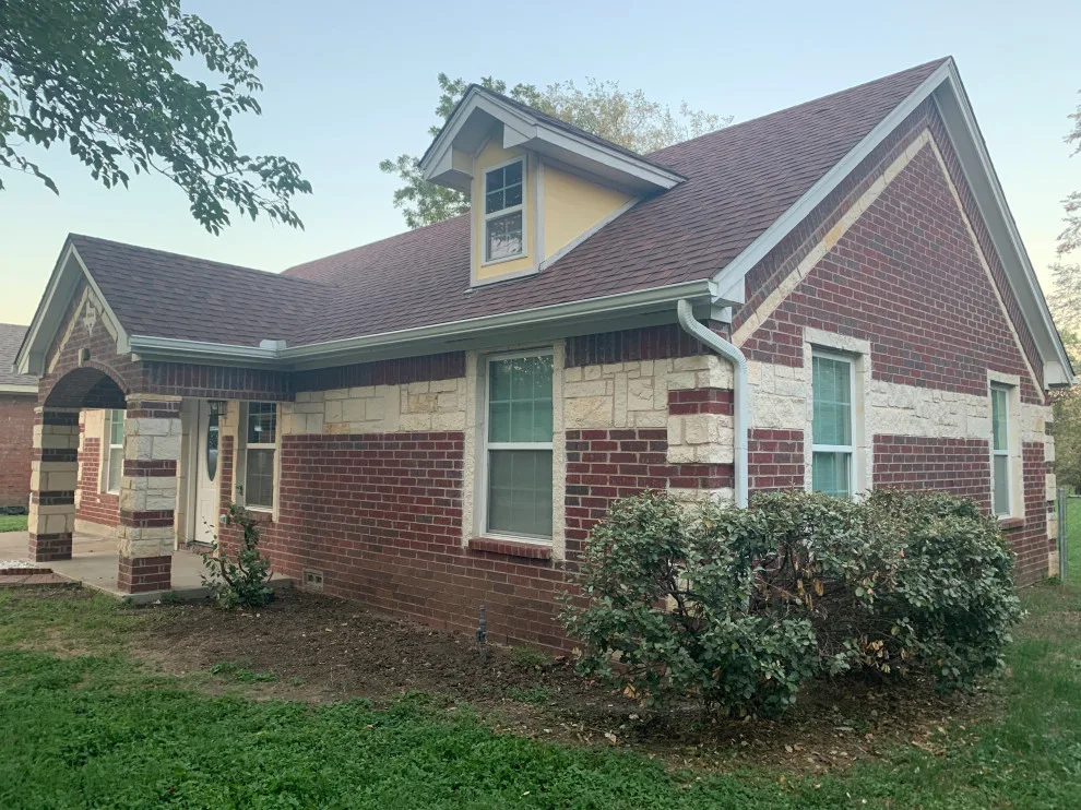 Sharp Seamless Gutter - Photo 2