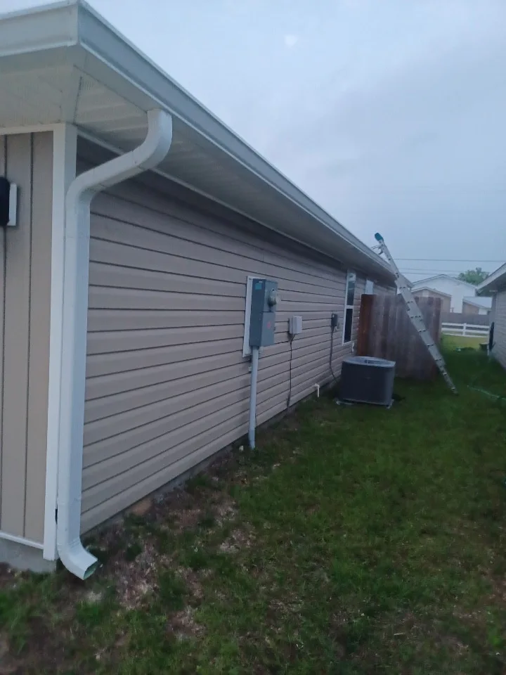 Panama City Seamless Gutter Installation by Discount Gutters - Photo 4