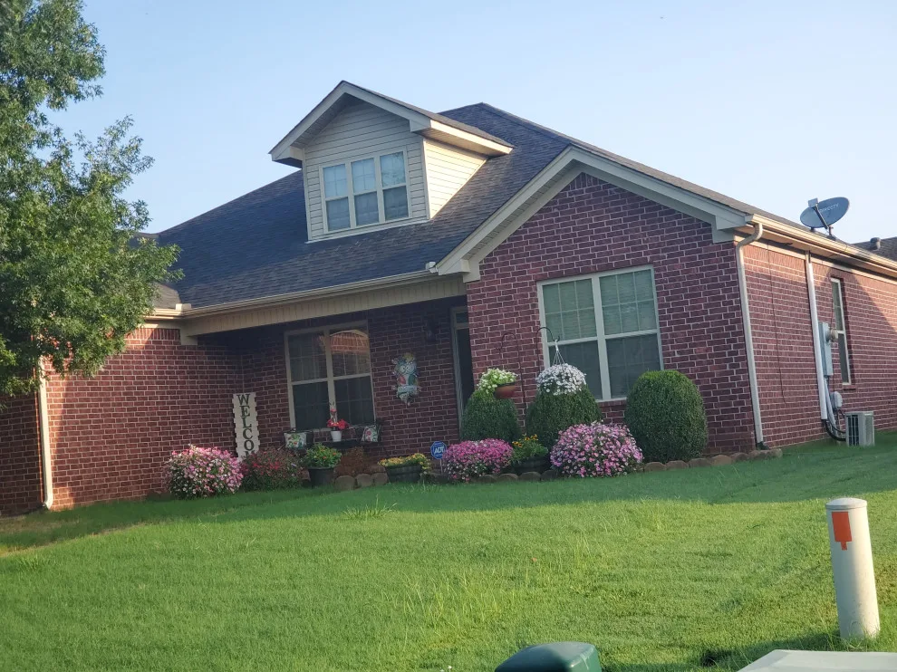 Scott's Roofing Gutters And More - Photo 6