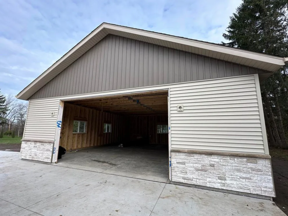 Cudahy Siding Setup by Modern Exterior Roofing - Photo 2