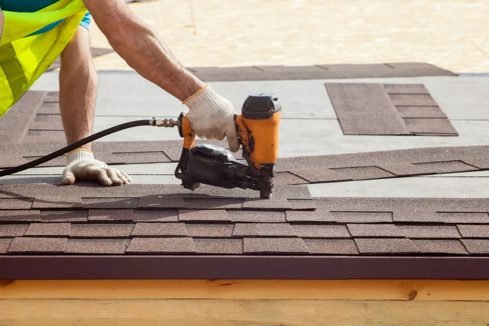 #whileworking by Roofing Company & Roofing Contractors TOPLINE - Photo 2