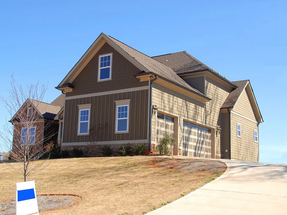 Hayes Roofing Enterprise Inc - Photo 2