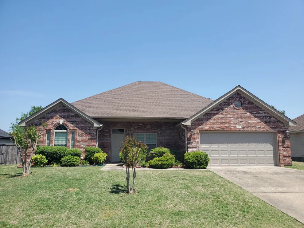 Scott's Roofing Gutters And More - Photo 11