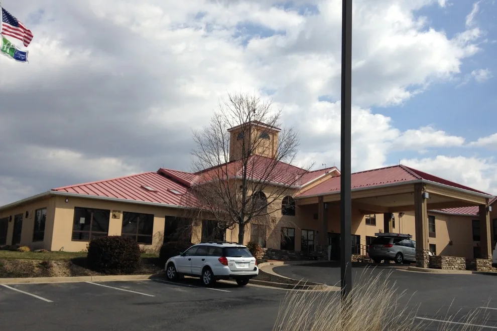 Express & Suites by Holiday Inn by Right Choice Seamless Gutters - Photo 5