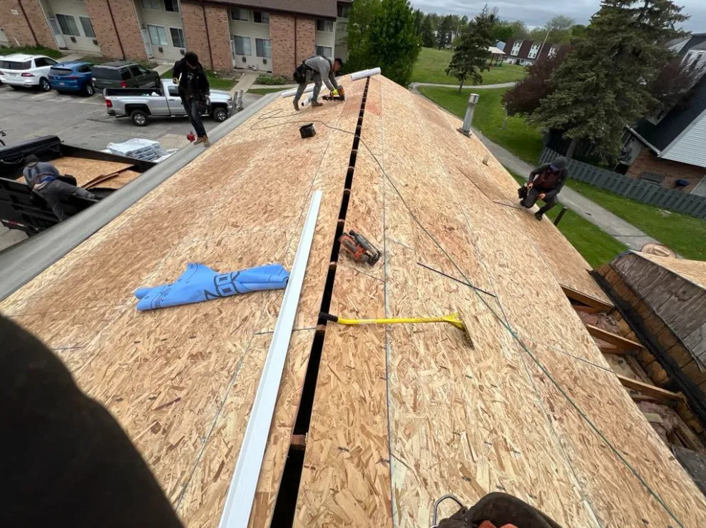 Modern Exterior Roofing - Photo 8