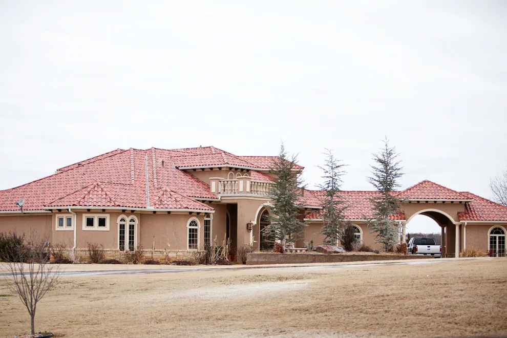 Elliott Roofing - Photo 9