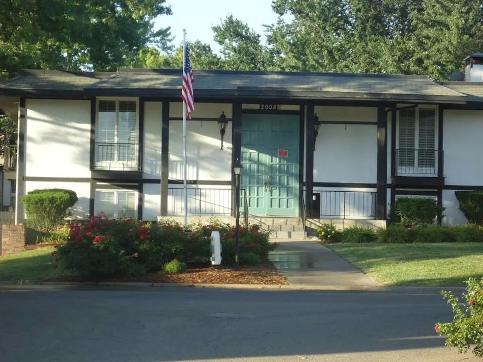 Pete's Painting And Seamless Gutters - Photo 4