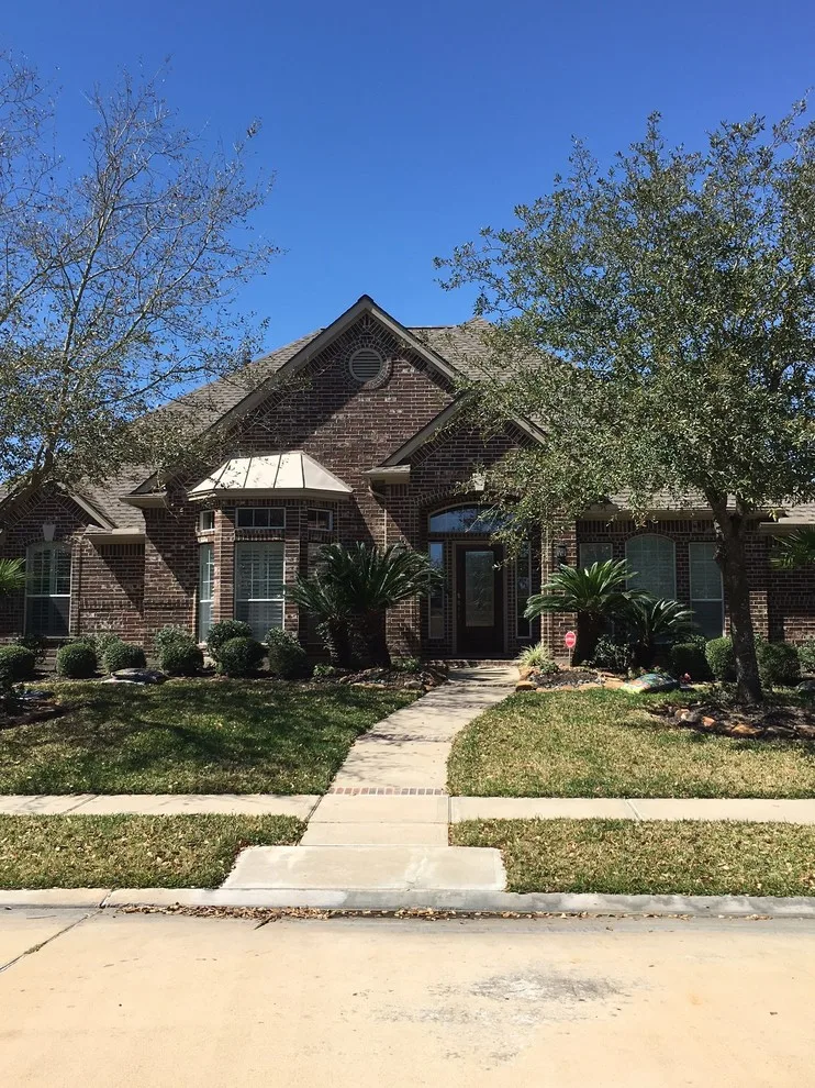 Houston Roofing & Construction - Photo 10