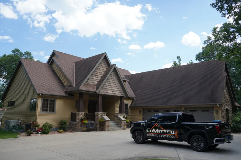 Roofing and Outdoor Projects by CoMitted 365 Roofing & Exteriors - Photo 11