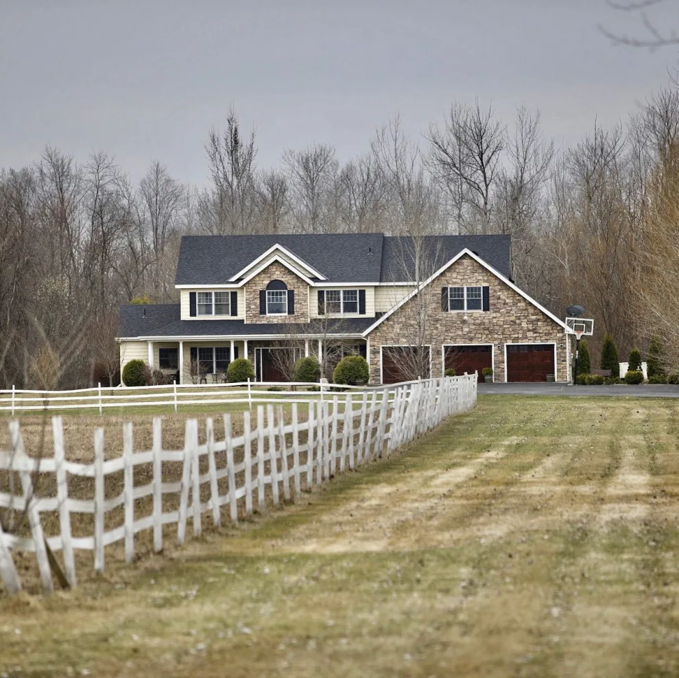 Roofing and Outdoor Projects by CoMitted 365 Roofing & Exteriors - Photo 23