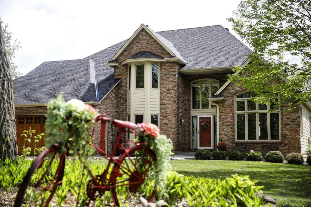 CoMitted 365 Roofing & Exteriors - Photo 11
