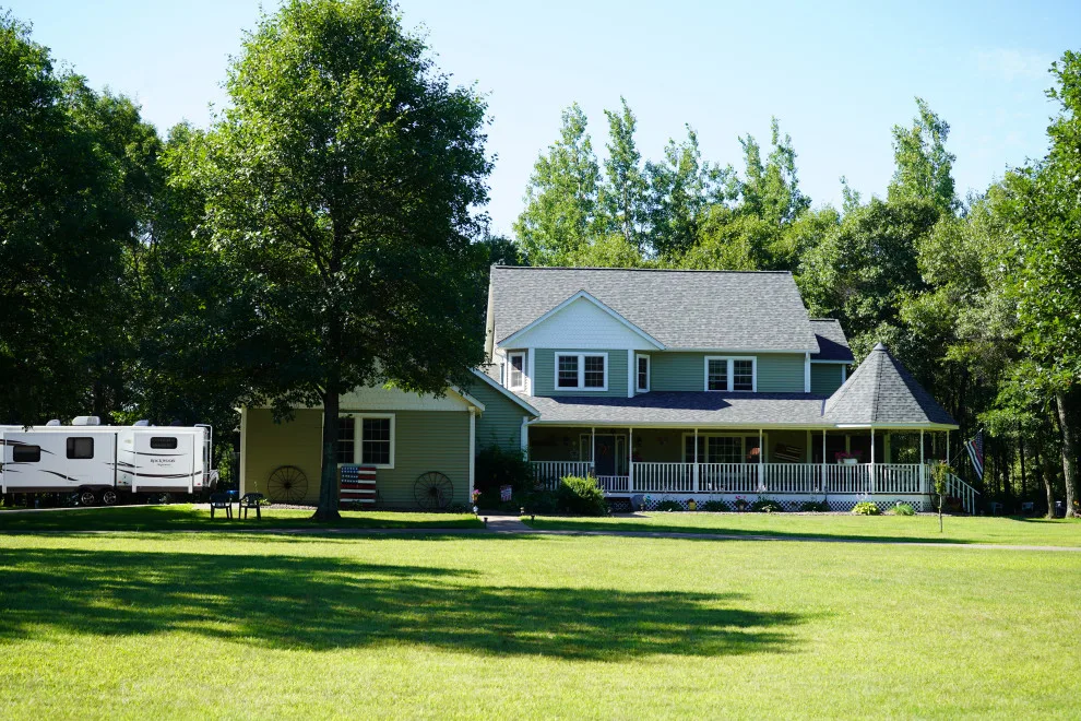 Roofing and Outdoor Projects by CoMitted 365 Roofing & Exteriors - Photo 30