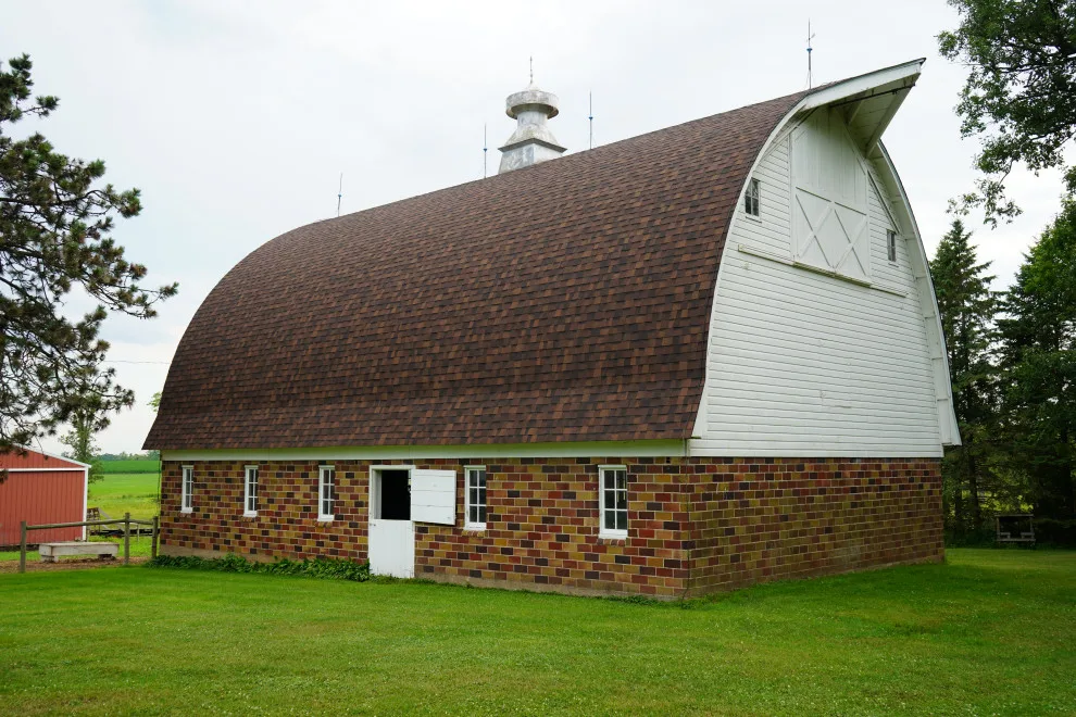 Roofing and Outdoor Projects by CoMitted 365 Roofing & Exteriors - Photo 9