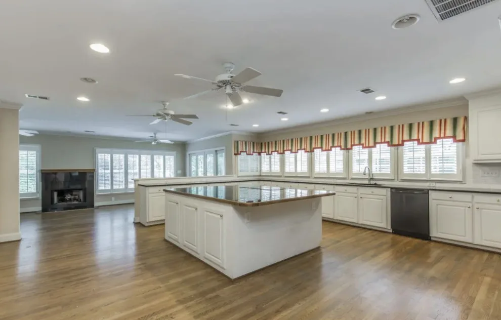 Highland Drive renovation by Majestic Builders, Inc. - Photo 29