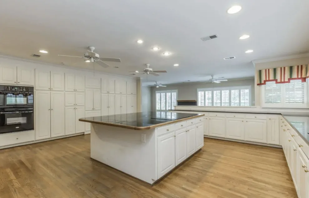 Highland Drive renovation by Majestic Builders, Inc. - Photo 6