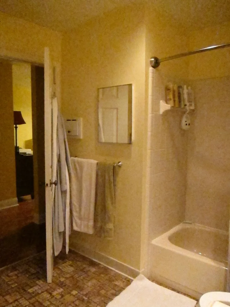 Classic Elegant Master Bathroom by Maile, Tekulve & Gray - Photo 10