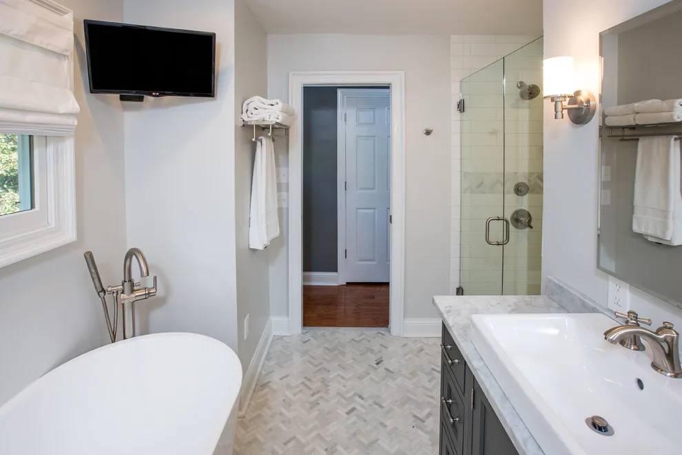 Classic Elegant Master Bathroom by Maile, Tekulve & Gray - Photo 3