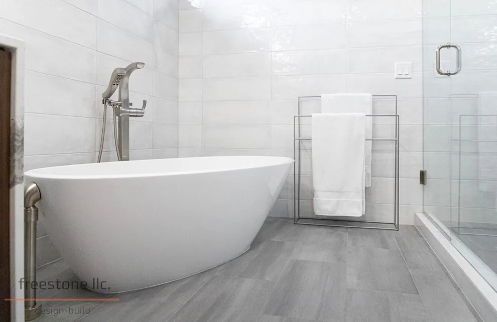 Conrad Modern Master Bath by Freestone LLC Design-build - Photo 4