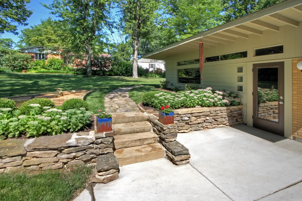 Contemporary Standalone Garage in Glendale, MO by Mosby Building Arts - Photo 7