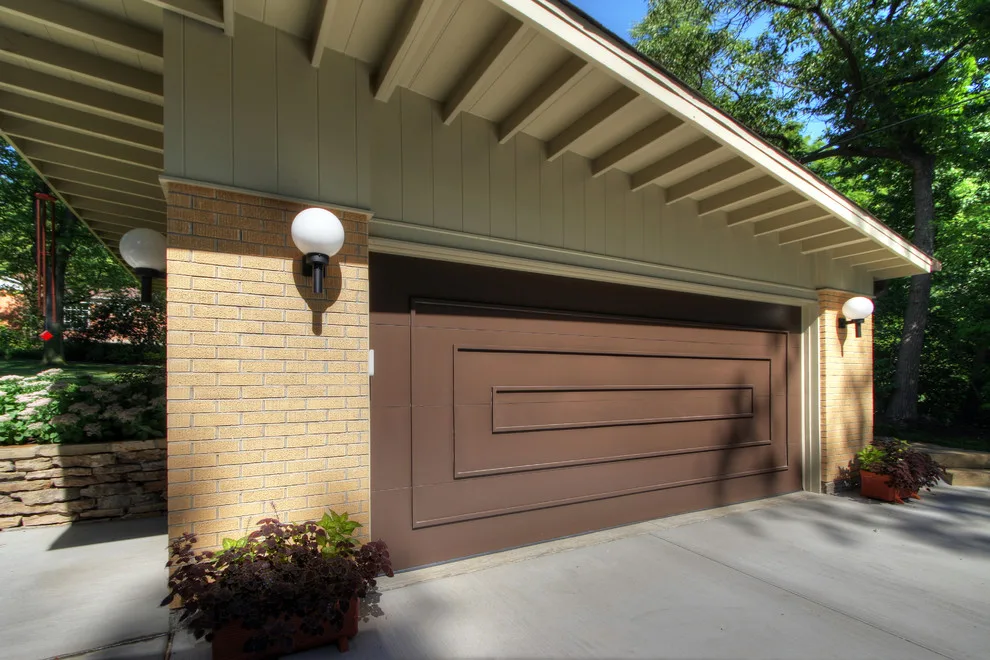 Contemporary Standalone Garage in Glendale, MO by Mosby Building Arts - Photo 5
