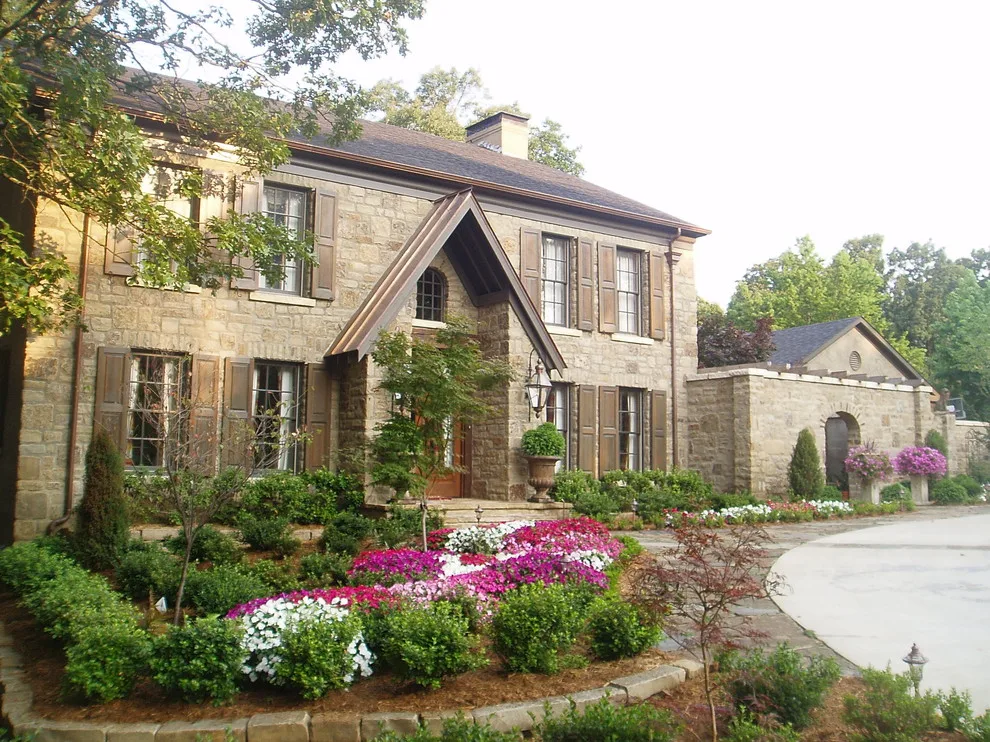Royal Residence by Creative Heights Partners And Pursell Construction - Photo 2